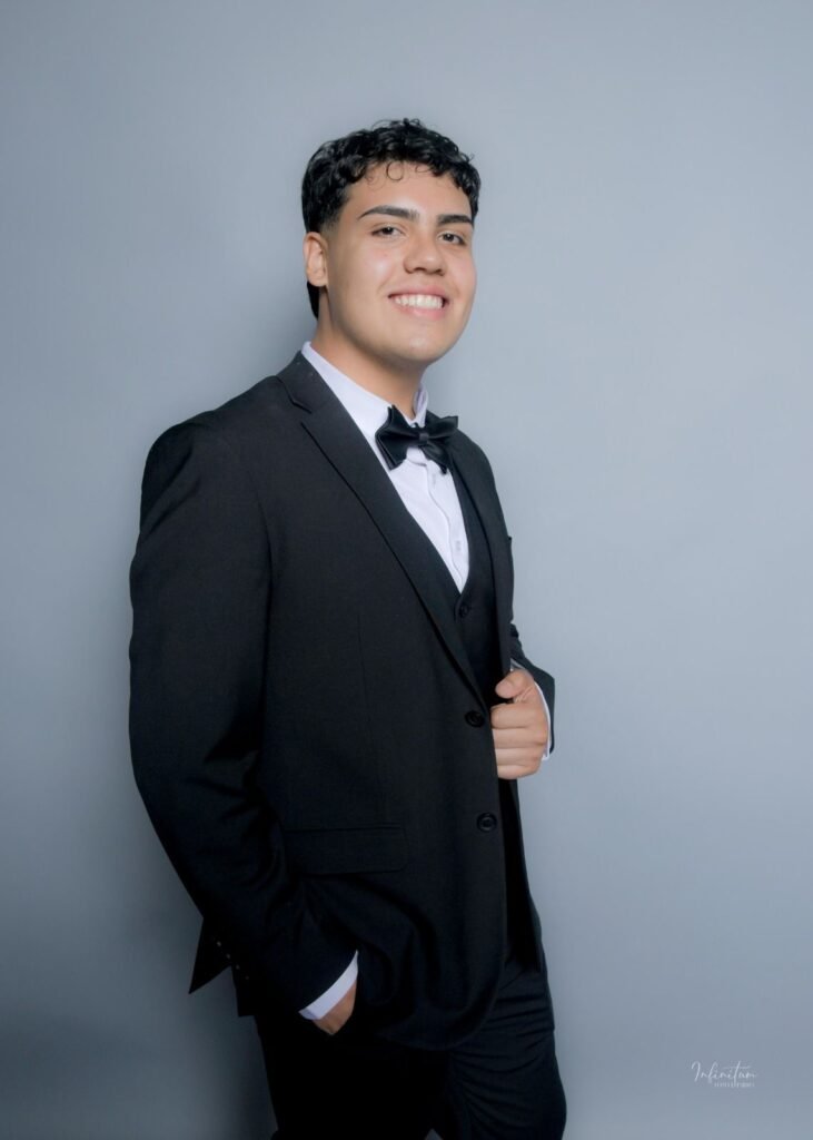 foto de luis en smoking